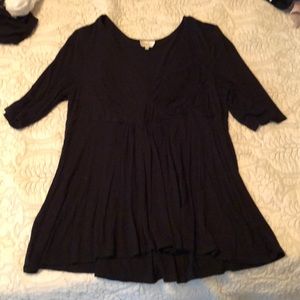 Black flowey Deletta top